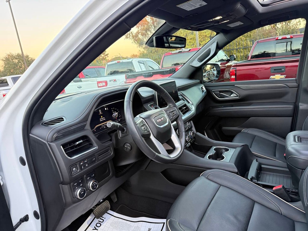 GMC Yukon Vehicle Full-screen Gallery Image 06