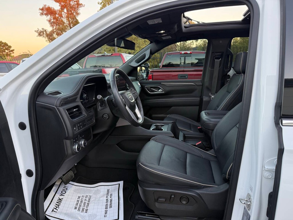 GMC Yukon Vehicle Full-screen Gallery Image 07