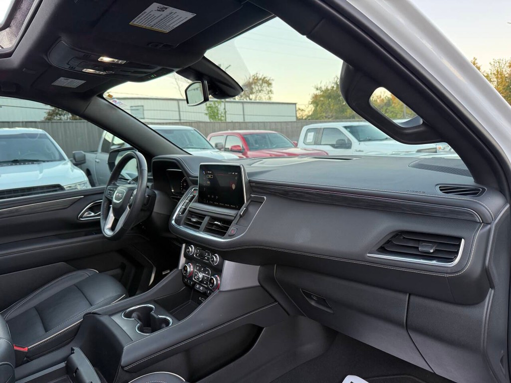 GMC Yukon Vehicle Full-screen Gallery Image 10
