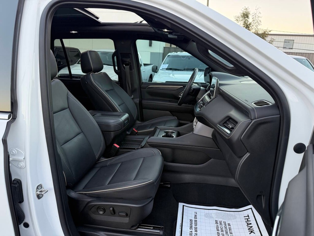 GMC Yukon Vehicle Full-screen Gallery Image 11