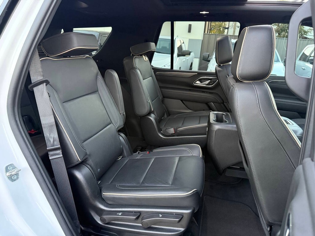 GMC Yukon Vehicle Full-screen Gallery Image 16