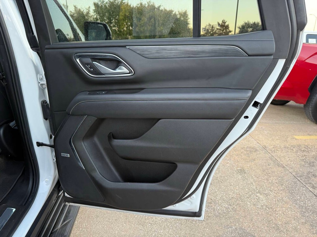 GMC Yukon Vehicle Full-screen Gallery Image 18