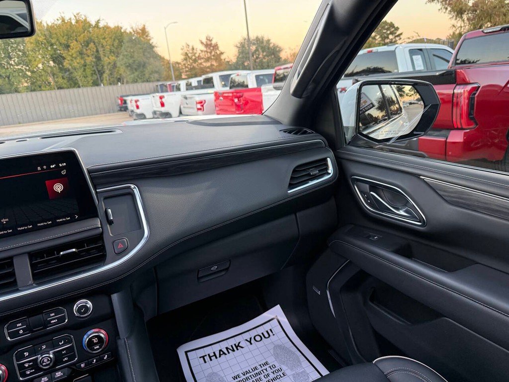 GMC Yukon Vehicle Full-screen Gallery Image 22