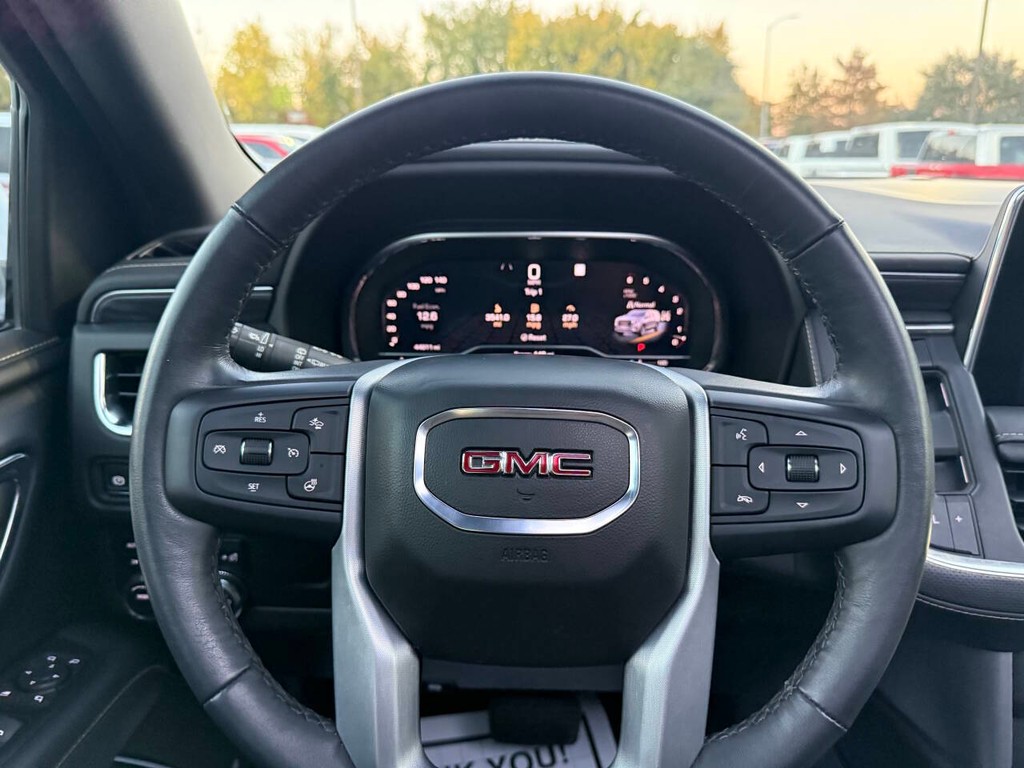 GMC Yukon Vehicle Full-screen Gallery Image 25