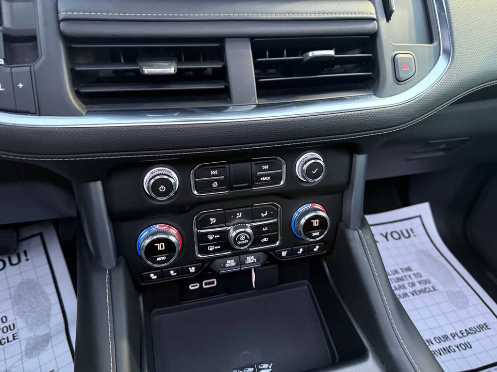 GMC Yukon Vehicle Full-screen Gallery Image 30