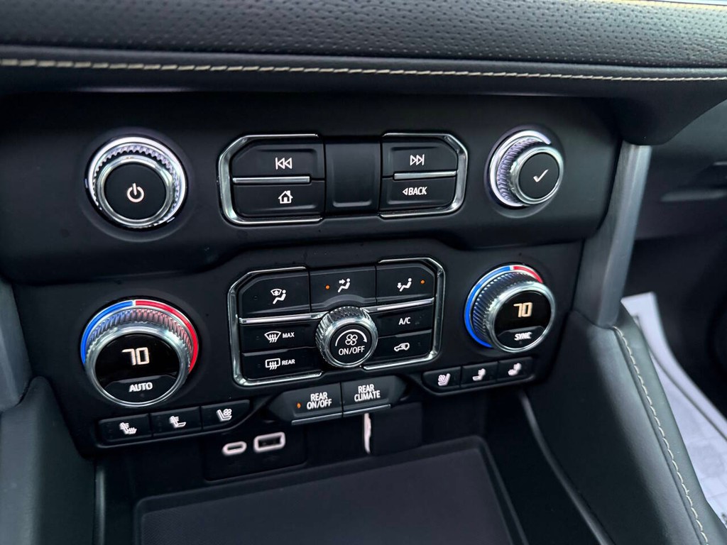 GMC Yukon Vehicle Full-screen Gallery Image 31