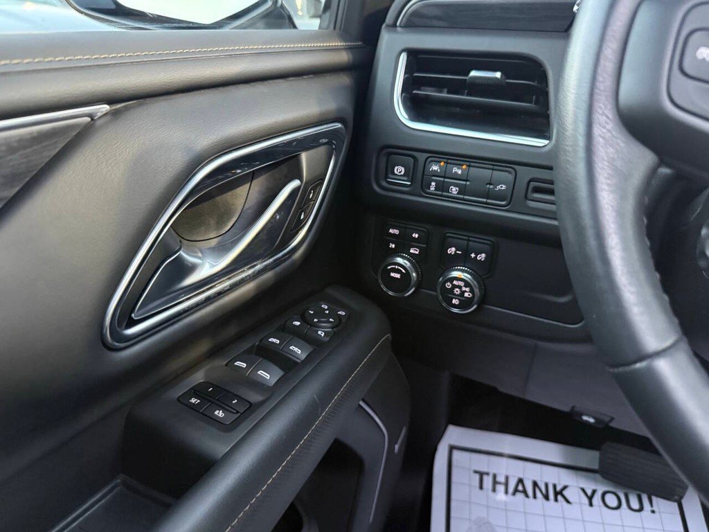 GMC Yukon Vehicle Full-screen Gallery Image 32