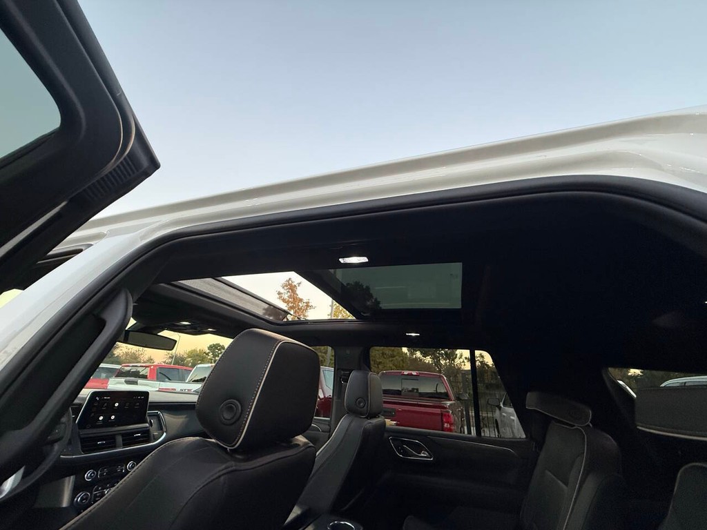 GMC Yukon Vehicle Full-screen Gallery Image 34