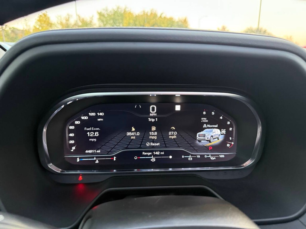 GMC Yukon Vehicle Full-screen Gallery Image 35