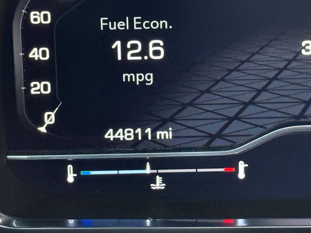 GMC Yukon Vehicle Full-screen Gallery Image 36