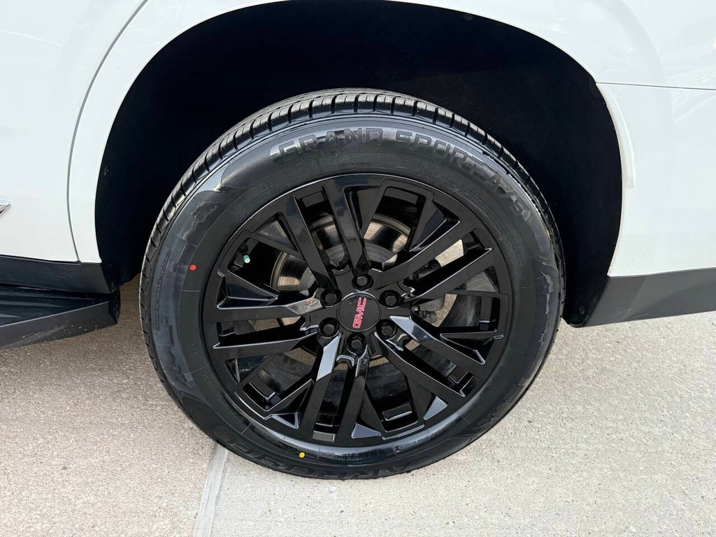 GMC Yukon Vehicle Full-screen Gallery Image 39