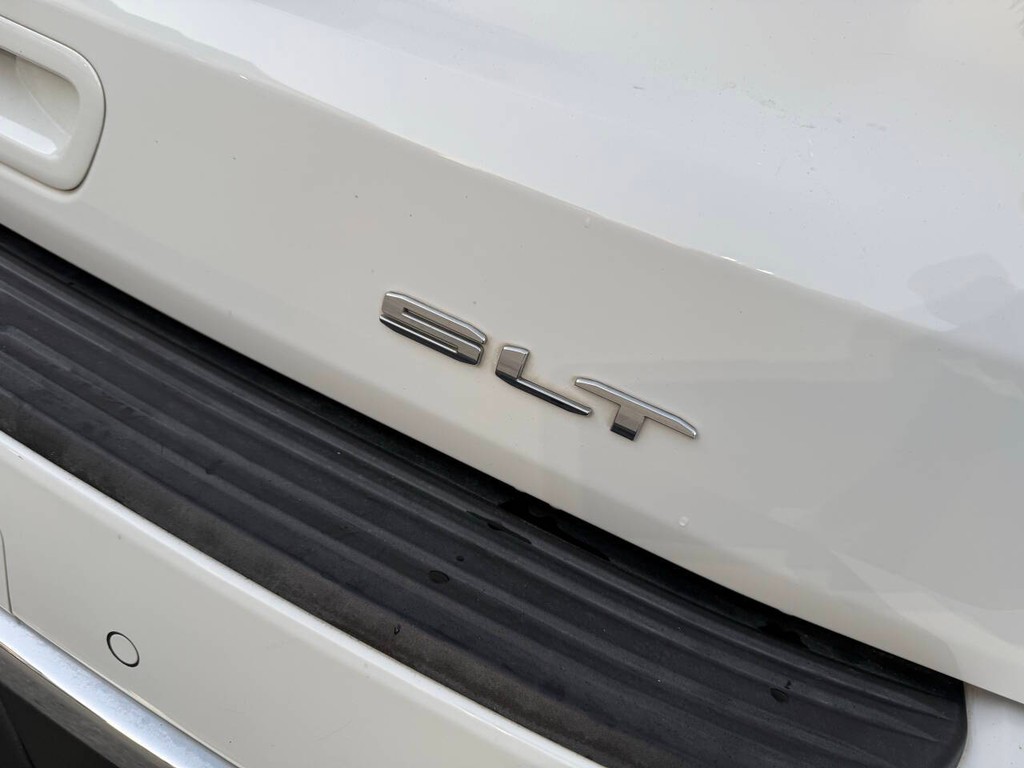 GMC Yukon Vehicle Full-screen Gallery Image 40