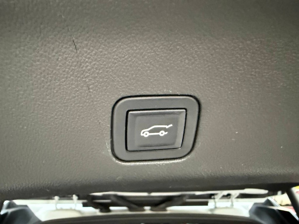 GMC Yukon Vehicle Full-screen Gallery Image 42