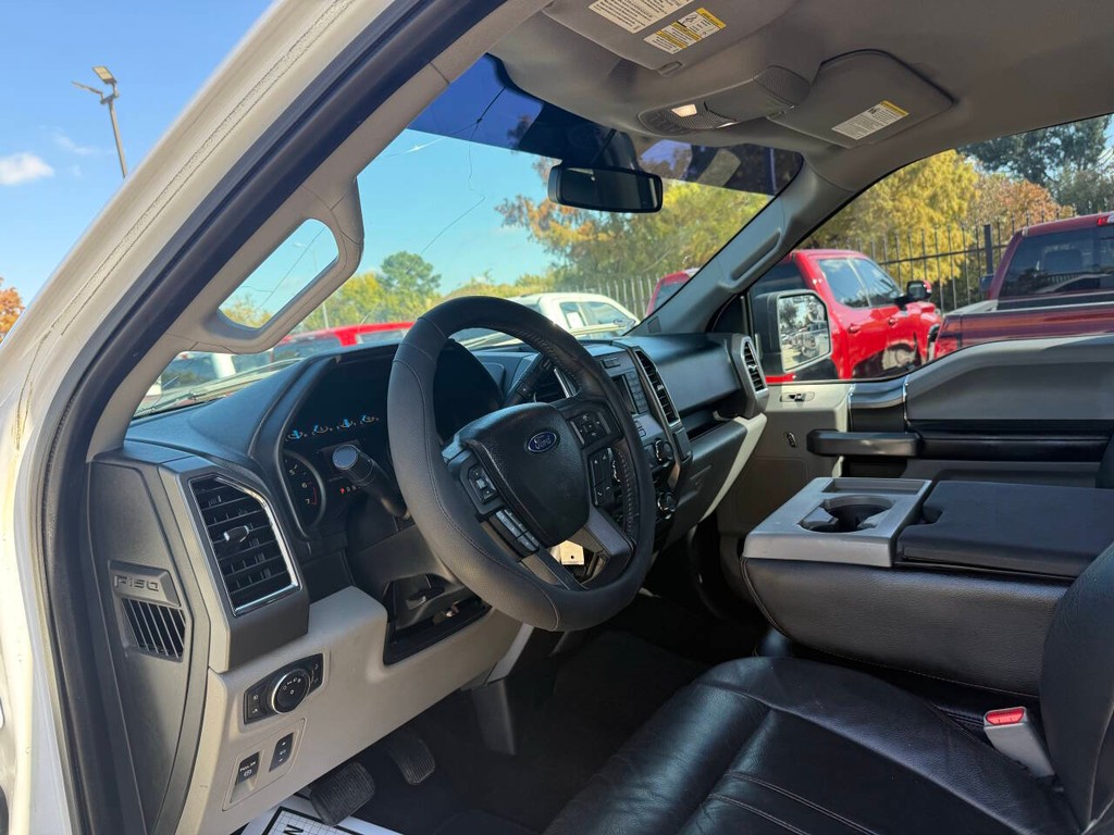 Ford F-150 Vehicle Full-screen Gallery Image 06