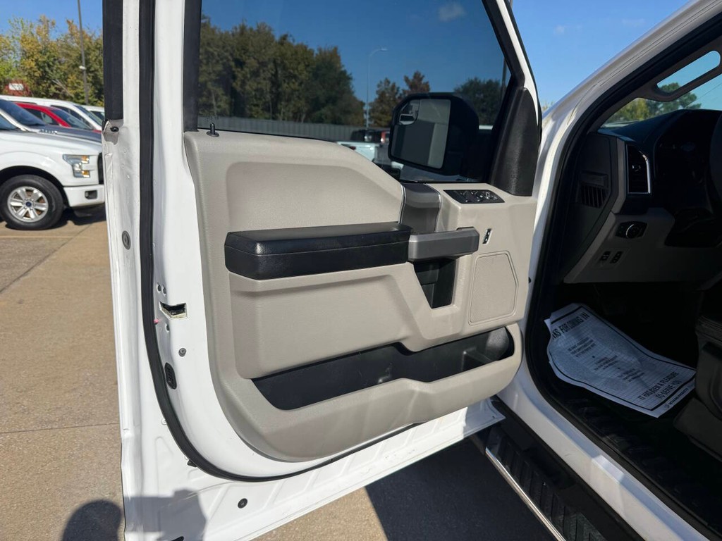 Ford F-150 Vehicle Full-screen Gallery Image 08