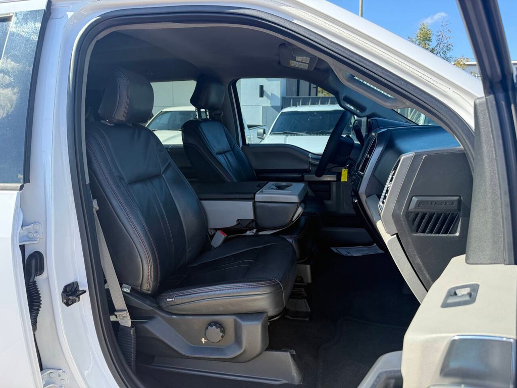 Ford F-150 Vehicle Full-screen Gallery Image 11