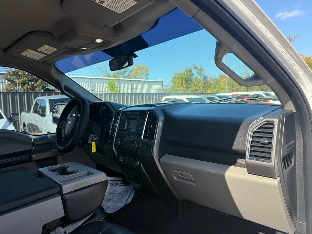 Ford F-150 Vehicle Full-screen Gallery Image 15