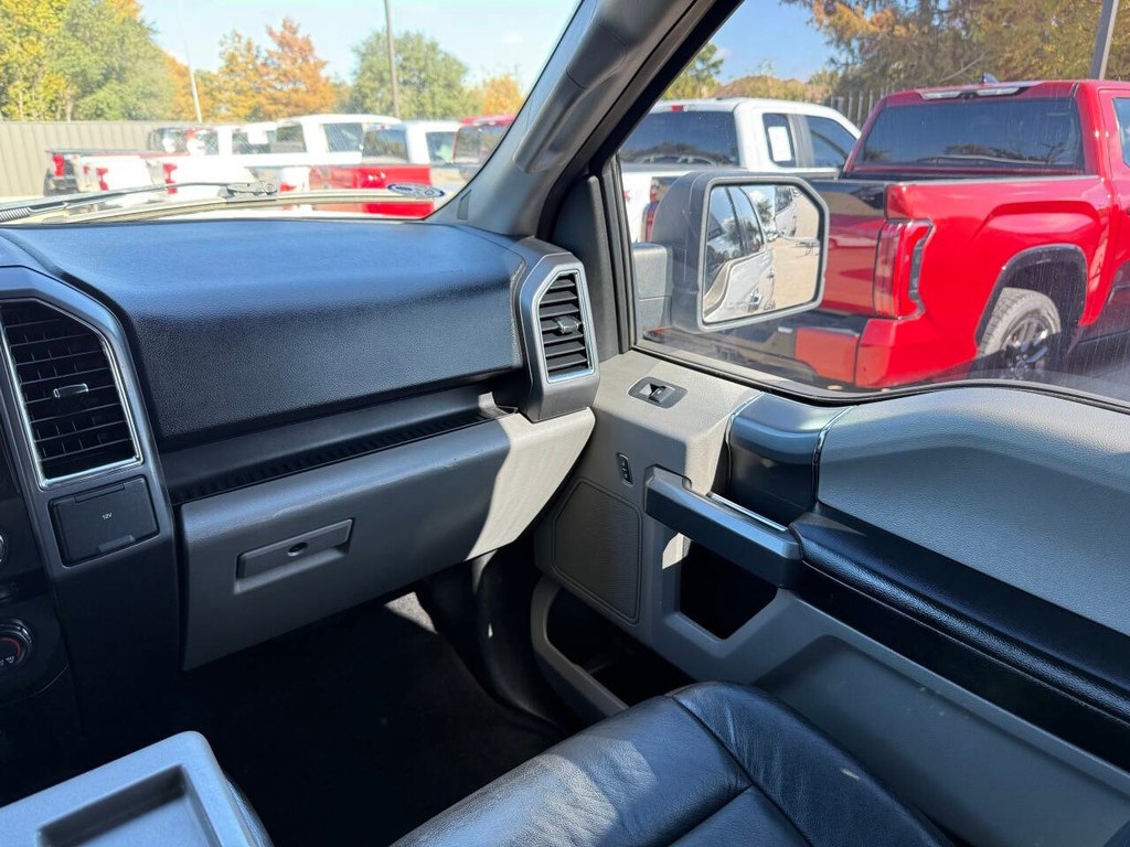 Ford F-150 Vehicle Full-screen Gallery Image 21