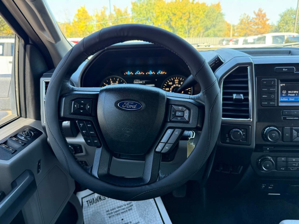 Ford F-150 Vehicle Full-screen Gallery Image 23