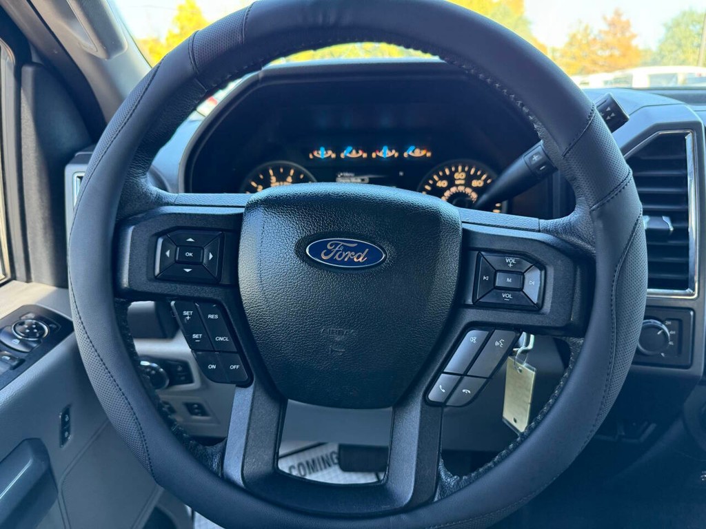 Ford F-150 Vehicle Full-screen Gallery Image 24