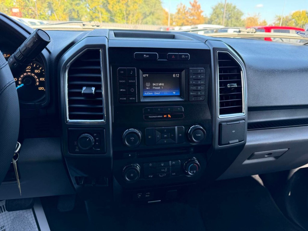 Ford F-150 Vehicle Full-screen Gallery Image 25