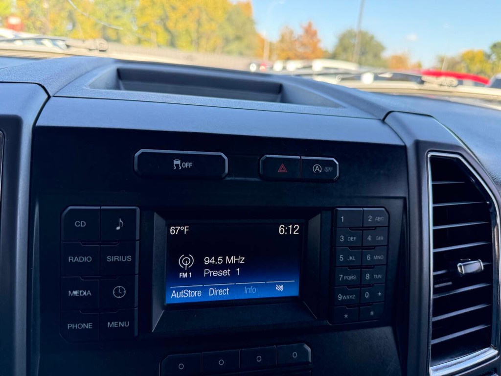 Ford F-150 Vehicle Full-screen Gallery Image 26