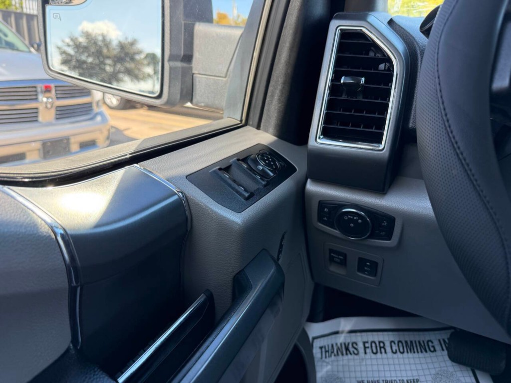 Ford F-150 Vehicle Full-screen Gallery Image 32