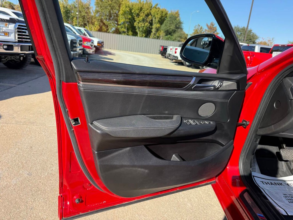 BMW X4 Vehicle Full-screen Gallery Image 08