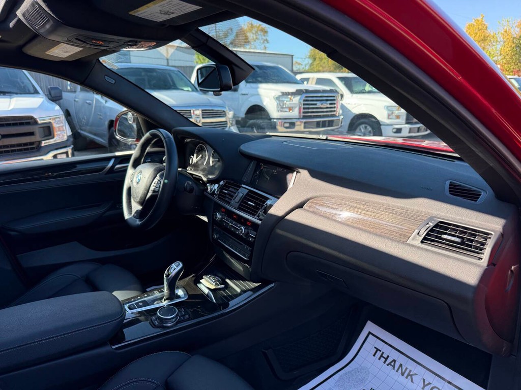 BMW X4 Vehicle Full-screen Gallery Image 09