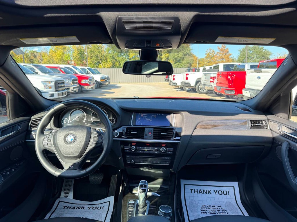 BMW X4 Vehicle Full-screen Gallery Image 17