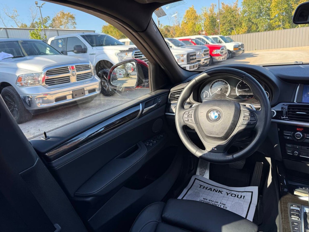 BMW X4 Vehicle Full-screen Gallery Image 19