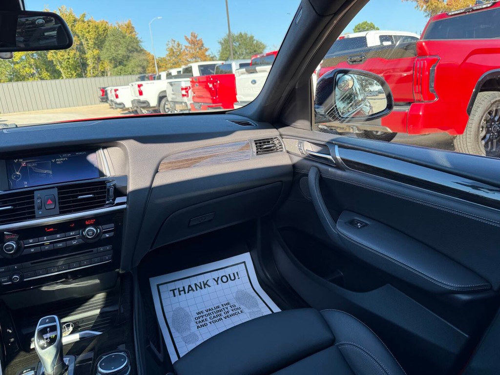 BMW X4 Vehicle Full-screen Gallery Image 20