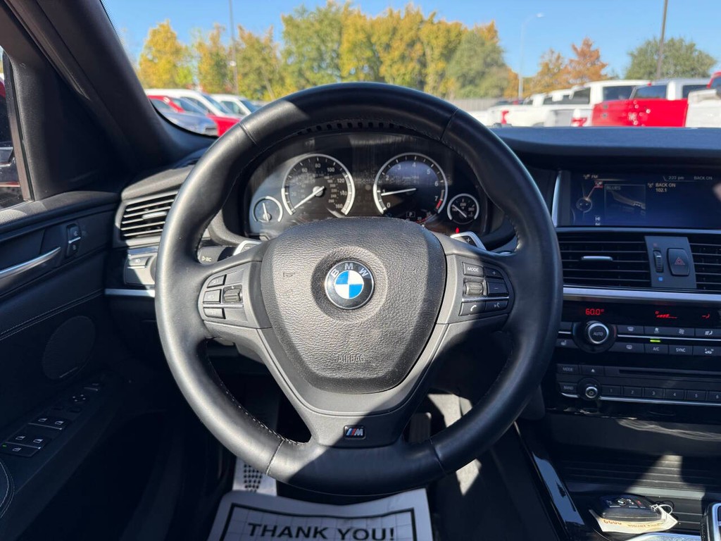 BMW X4 Vehicle Full-screen Gallery Image 22