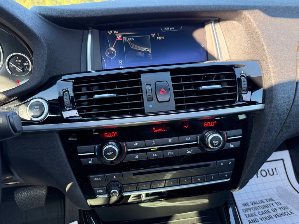 BMW X4 Vehicle Full-screen Gallery Image 27