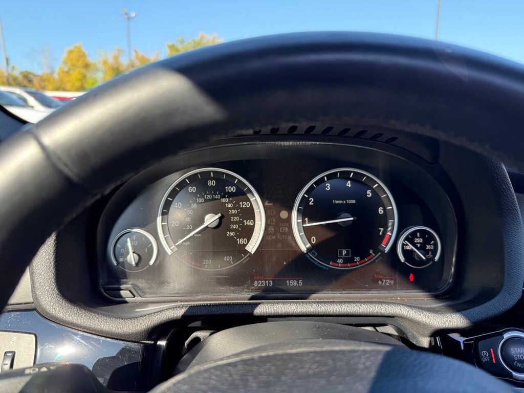 BMW X4 Vehicle Full-screen Gallery Image 30