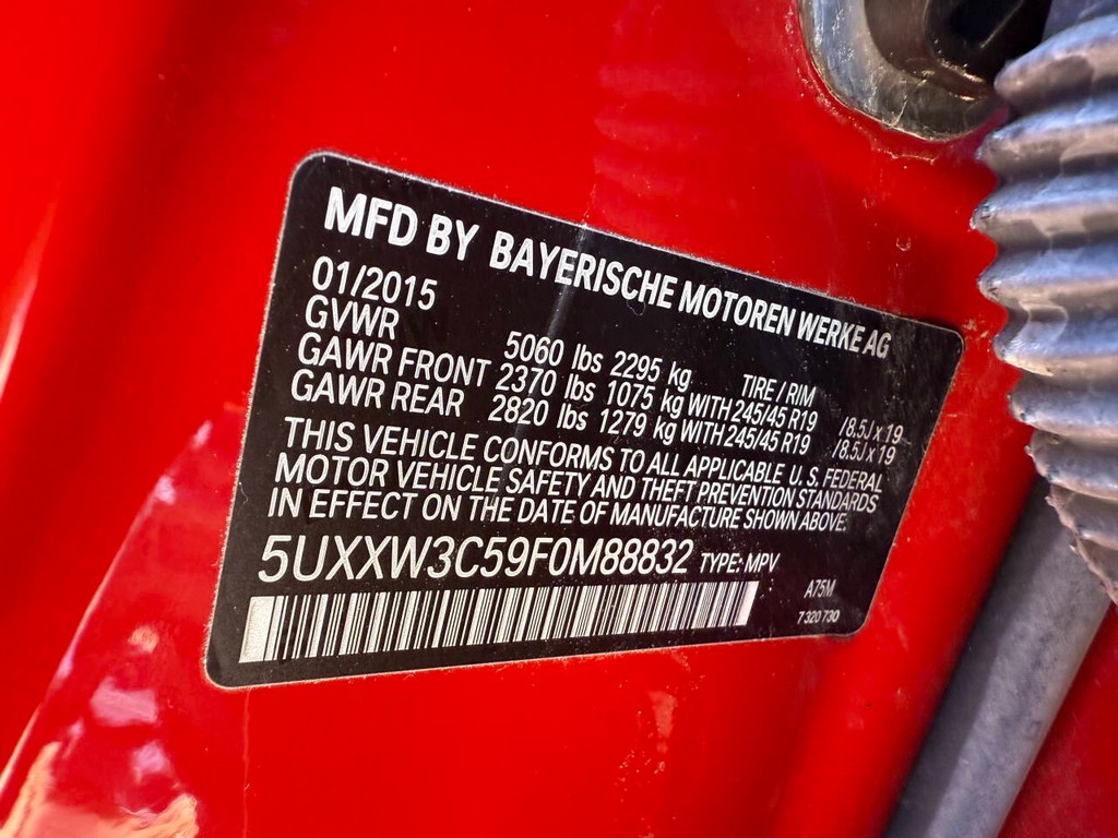 BMW X4 Vehicle Full-screen Gallery Image 32