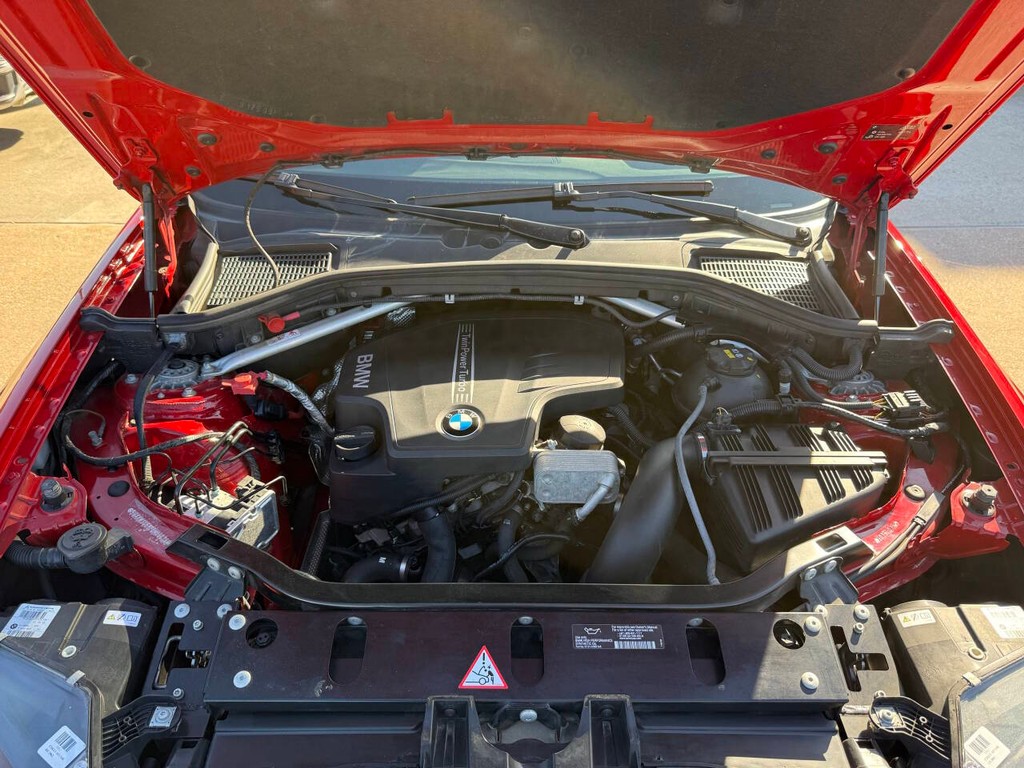 BMW X4 Vehicle Full-screen Gallery Image 33