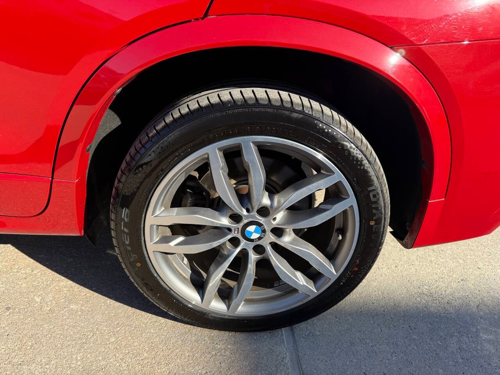 BMW X4 Vehicle Full-screen Gallery Image 34