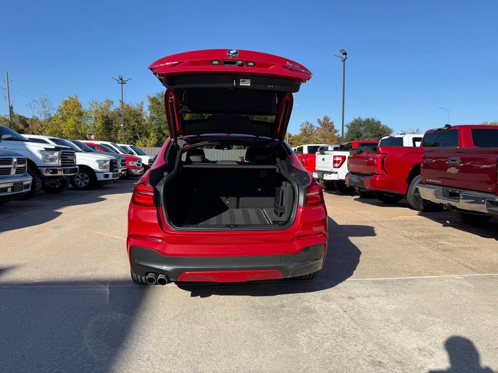 BMW X4 Vehicle Full-screen Gallery Image 35