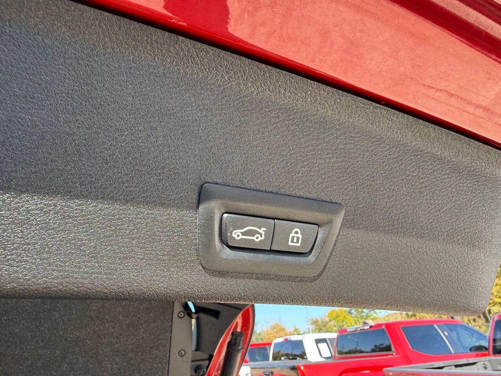 BMW X4 Vehicle Full-screen Gallery Image 36