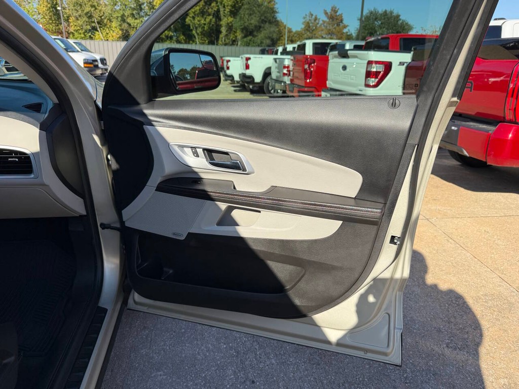 Chevrolet Equinox Vehicle Full-screen Gallery Image 11