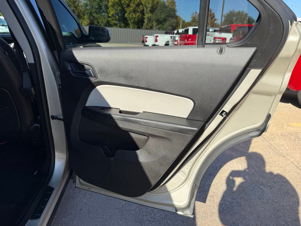 Chevrolet Equinox Vehicle Full-screen Gallery Image 16