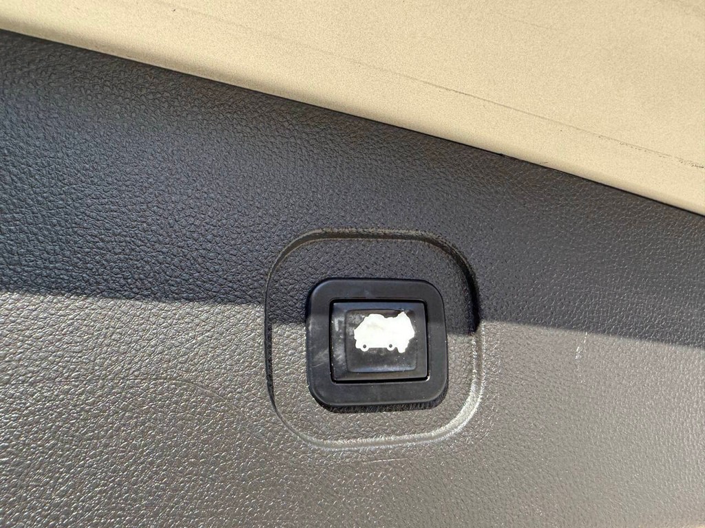 Chevrolet Equinox Vehicle Full-screen Gallery Image 37