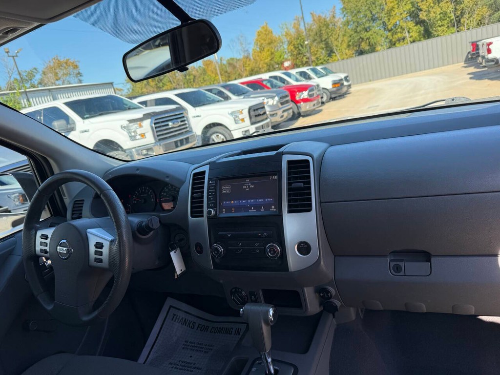 Nissan Frontier Vehicle Full-screen Gallery Image 15