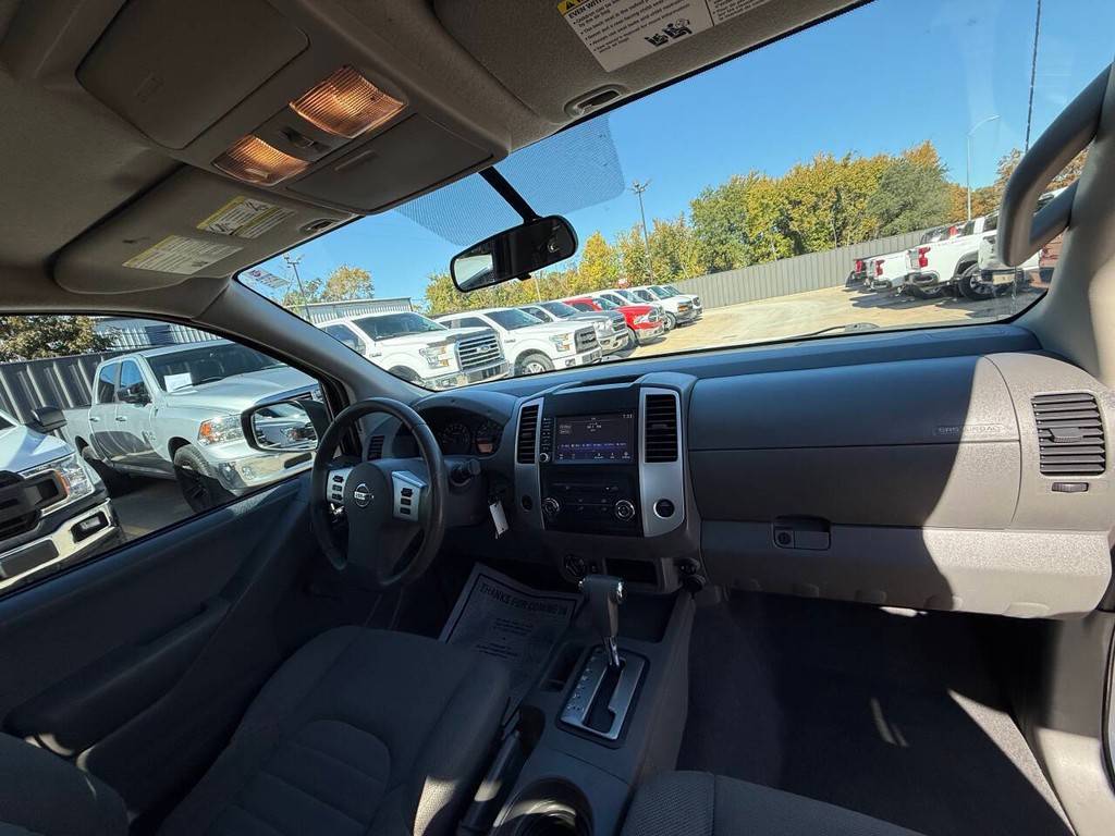 Nissan Frontier Vehicle Full-screen Gallery Image 16