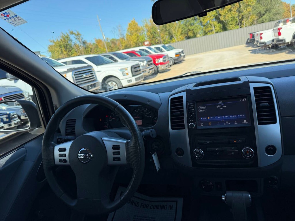 Nissan Frontier Vehicle Full-screen Gallery Image 17