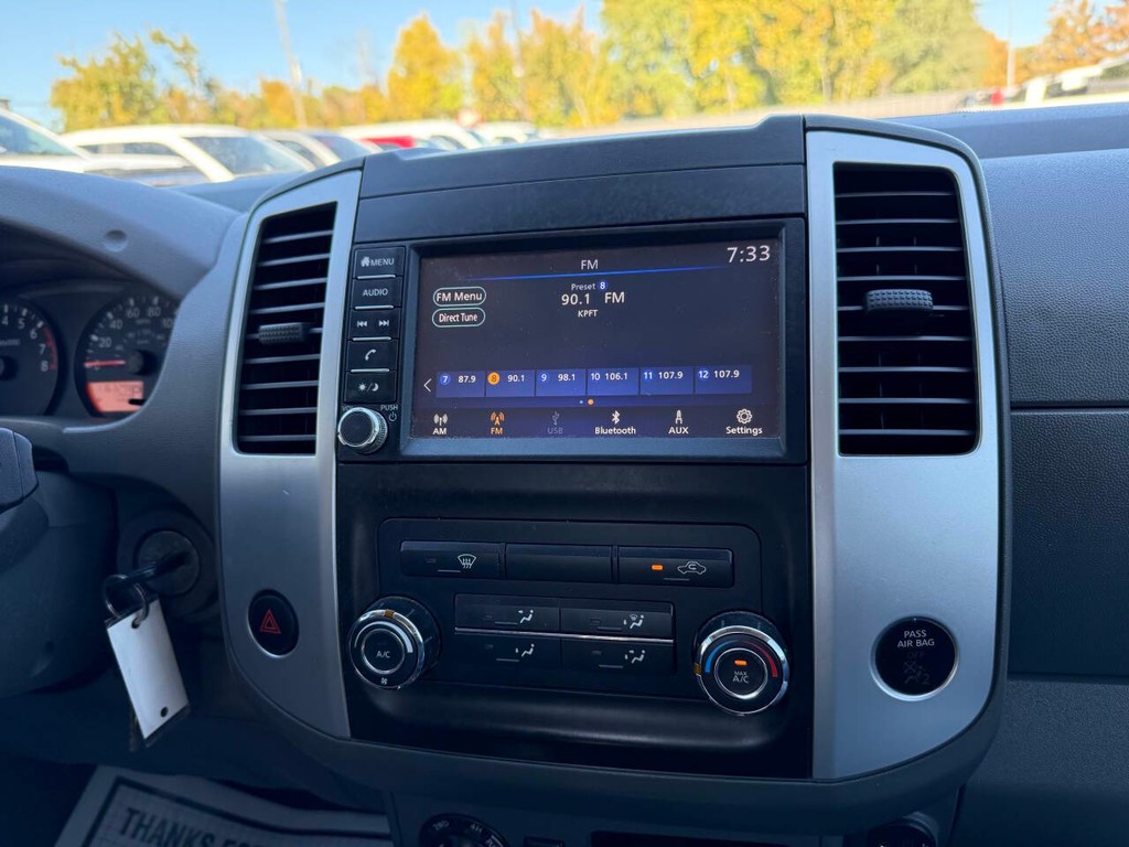 Nissan Frontier Vehicle Full-screen Gallery Image 20