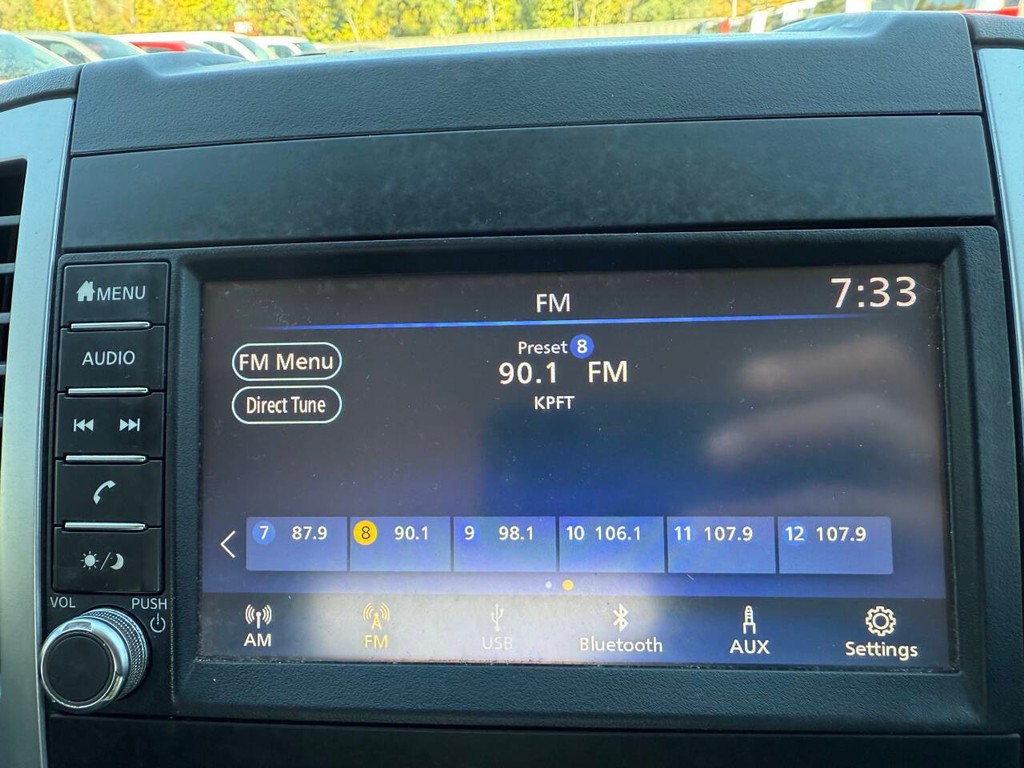 Nissan Frontier Vehicle Full-screen Gallery Image 21