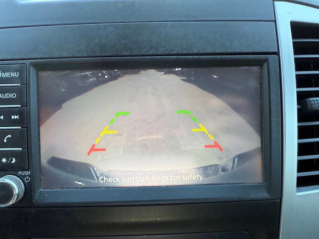 Nissan Frontier Vehicle Full-screen Gallery Image 22