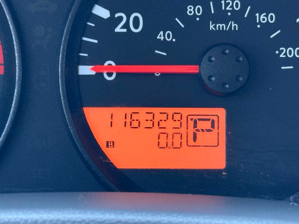 Nissan Frontier Vehicle Full-screen Gallery Image 27